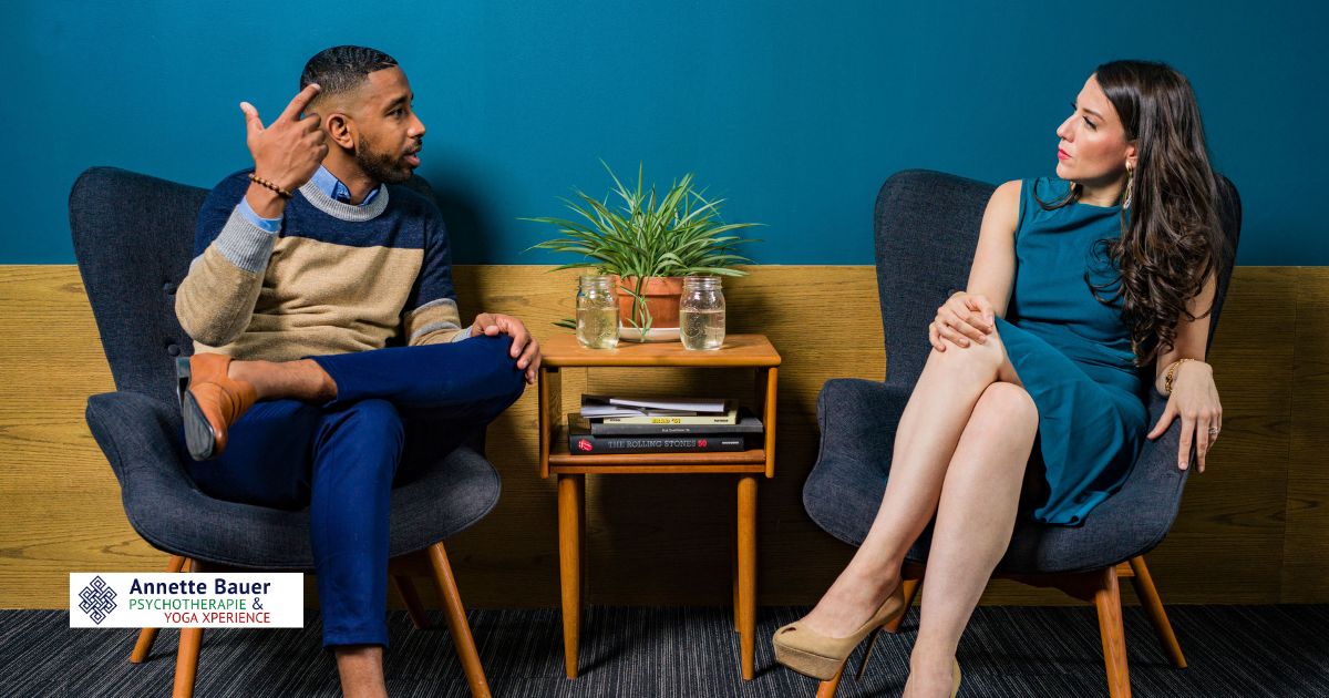 Zwei Menschen, Diskussion, Intergrales Coaching 6 Annette Bauer Yoga Xperience